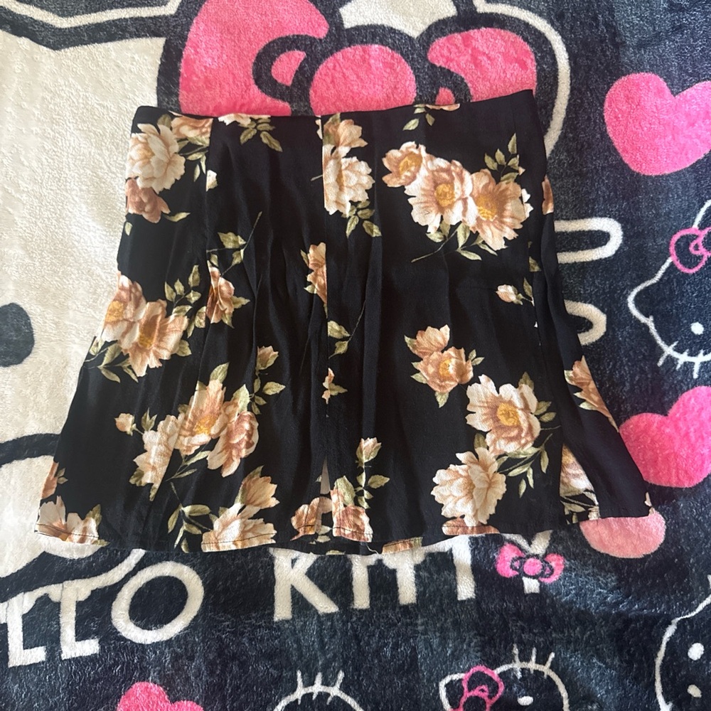 Floral Black Pleated Mini Skirt